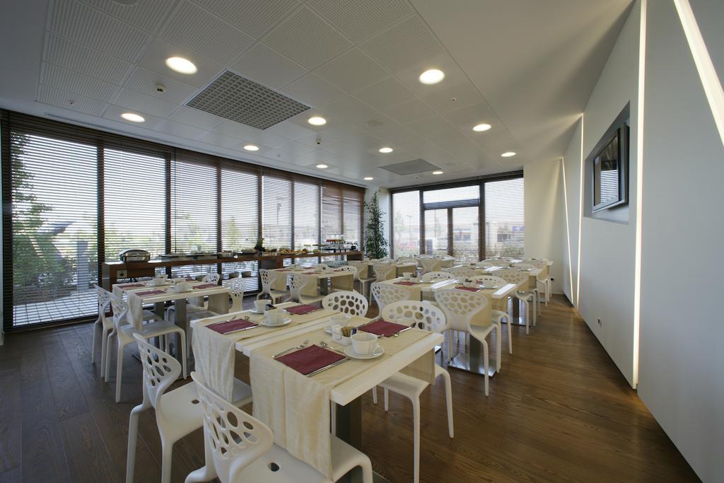New Ipoint Hotel San Giovanni in Persiceto Luaran gambar
